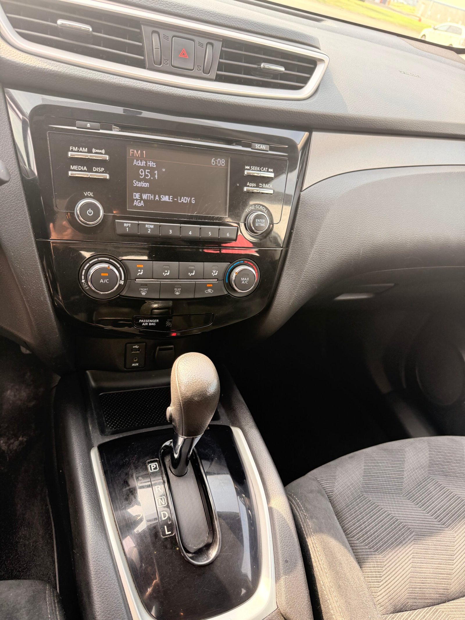 
								Nissan Rogue full									
