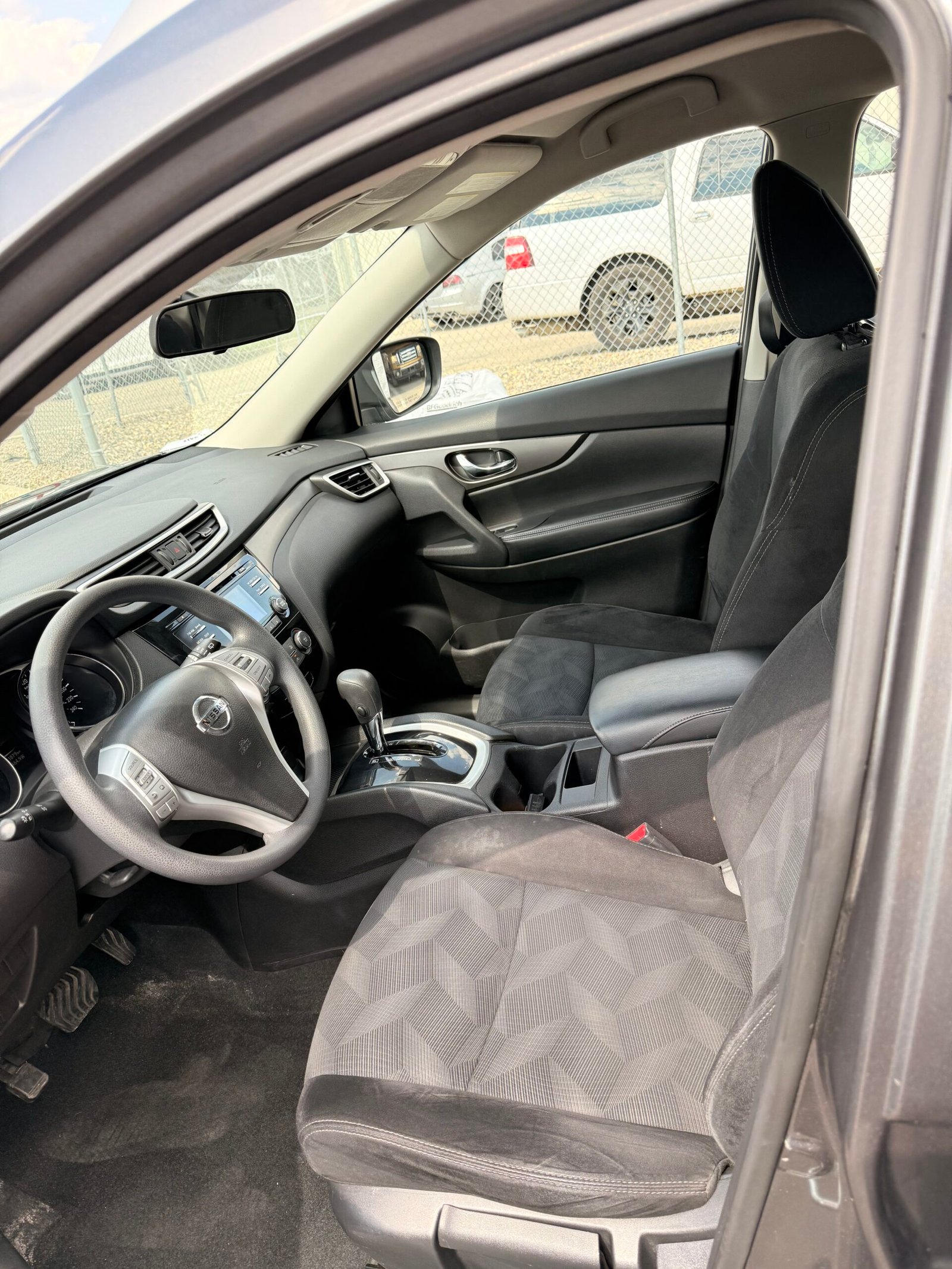 
								Nissan Rogue full									