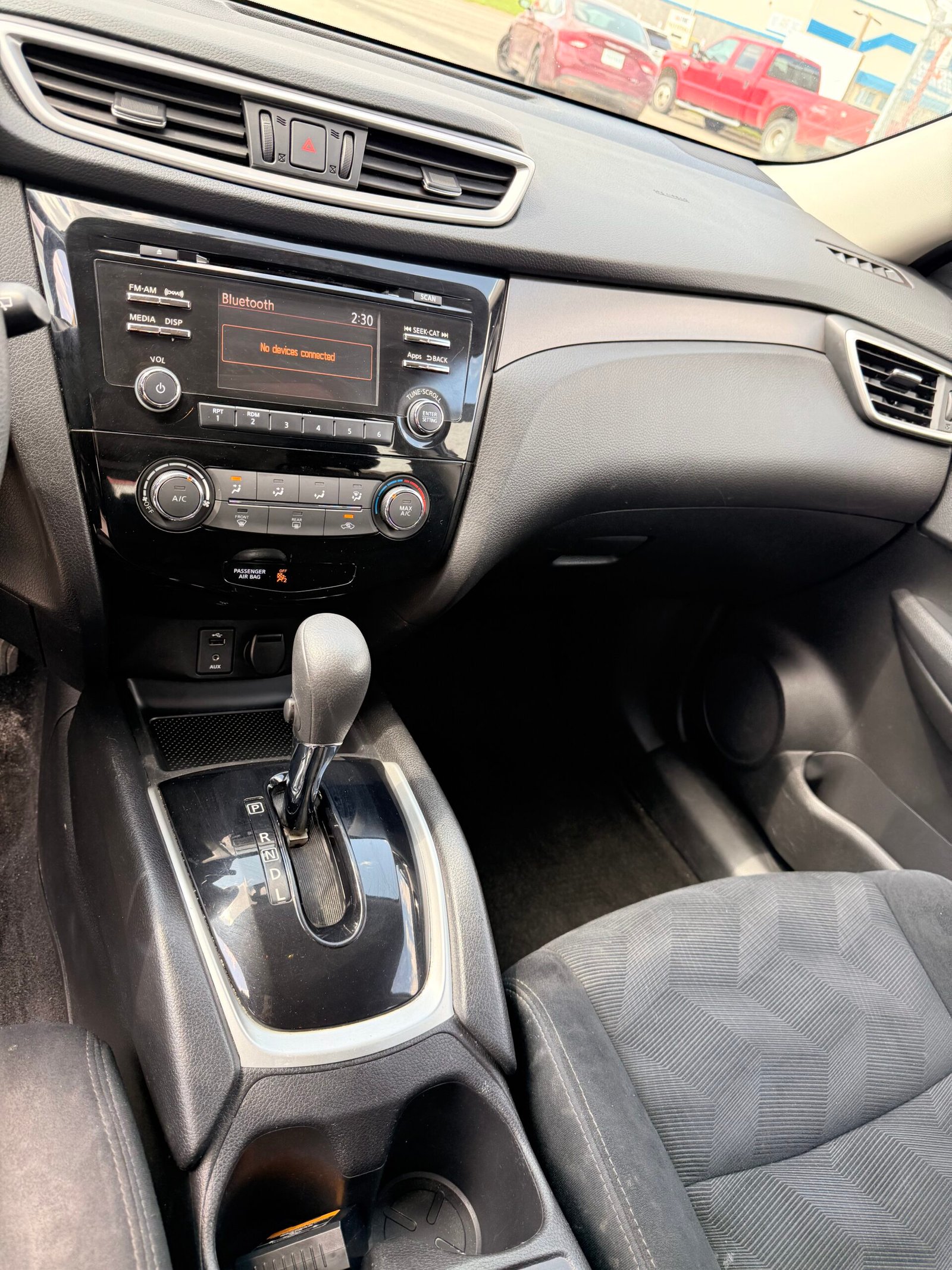 
								Nissan Rogue full									
