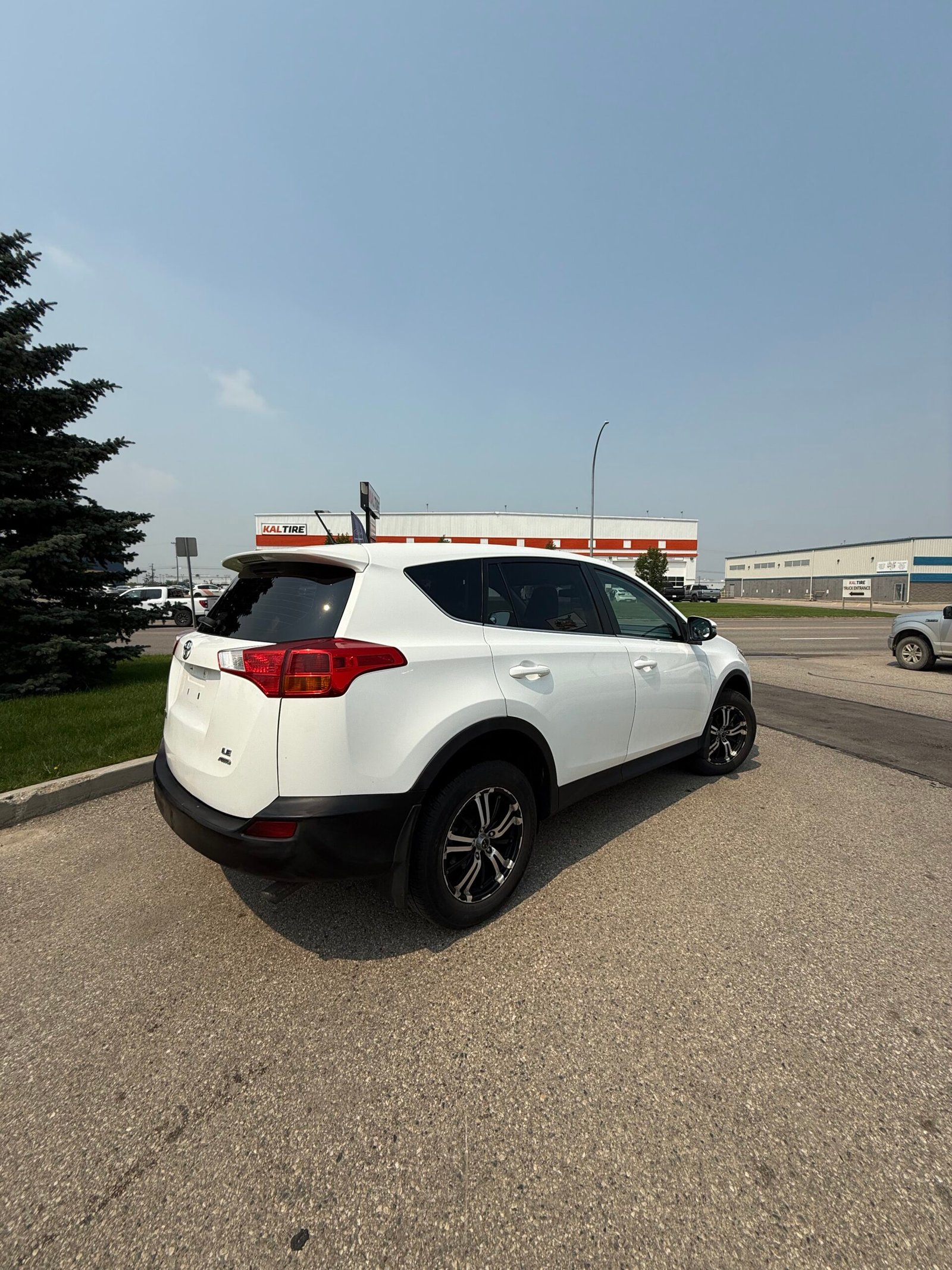 
								2015 TOYOTA RAV 4 full									