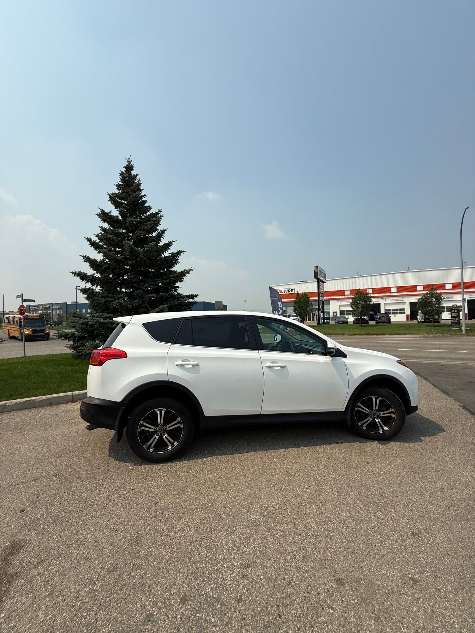 
								2015 TOYOTA RAV 4 full									