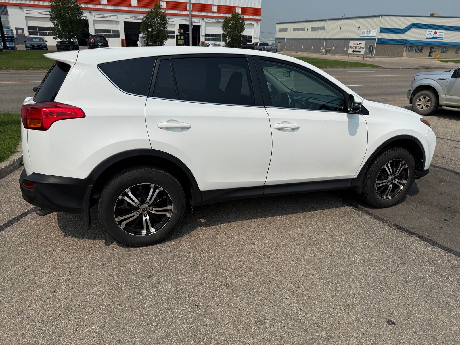 
								2015 TOYOTA RAV 4 full									