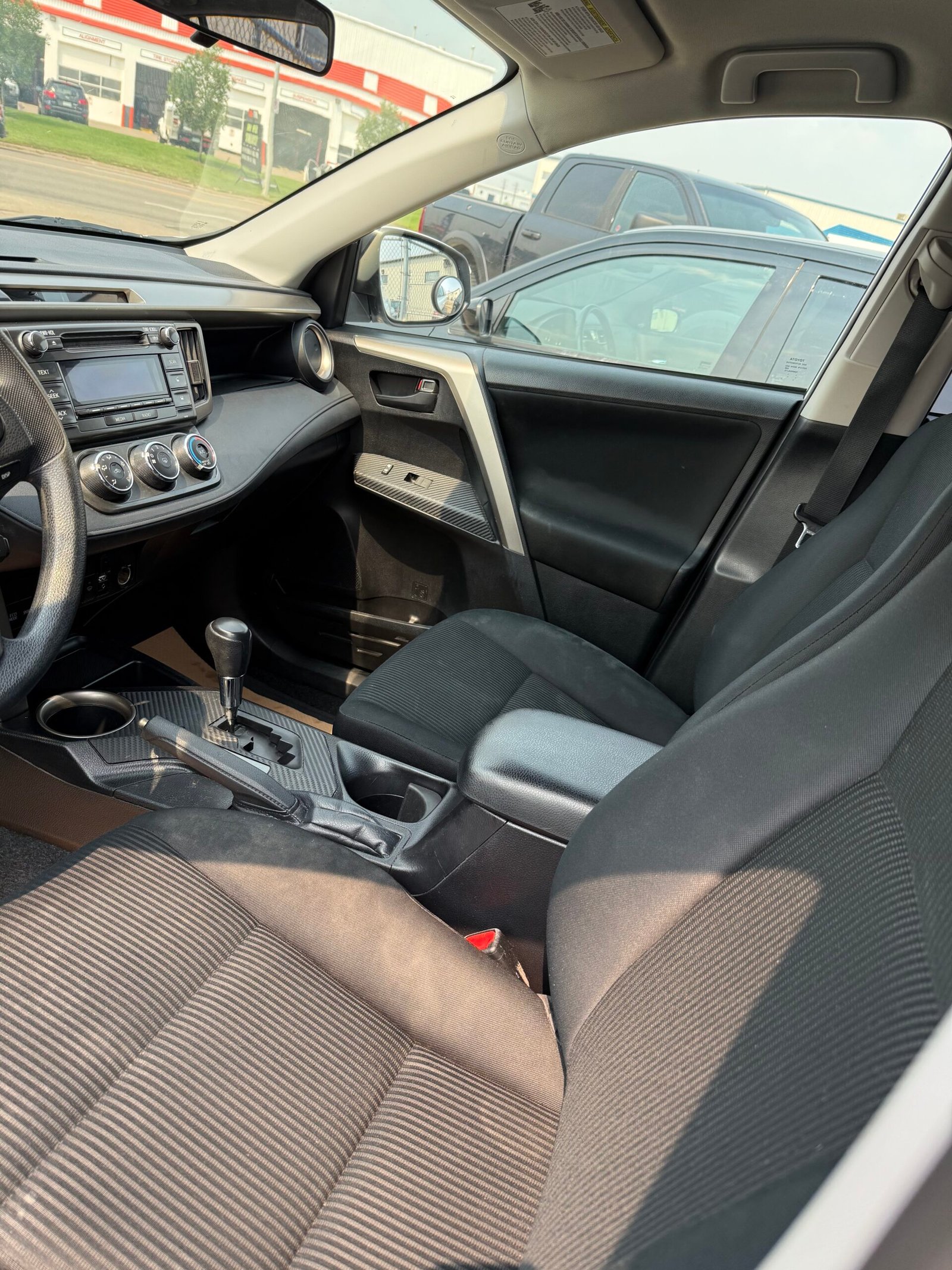 
								2015 TOYOTA RAV 4 full									