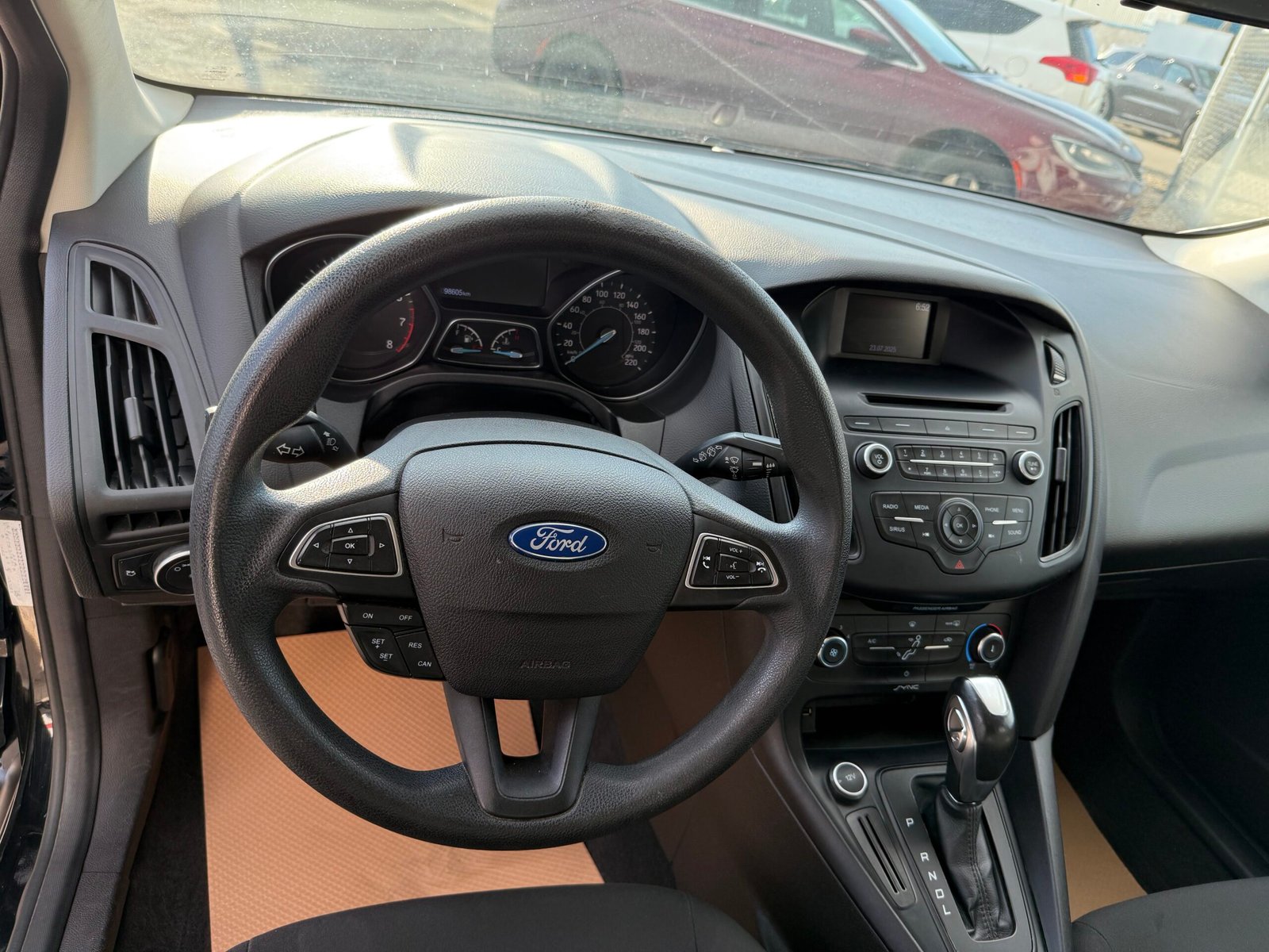
								2016 FORD FOCUS SEL full									
